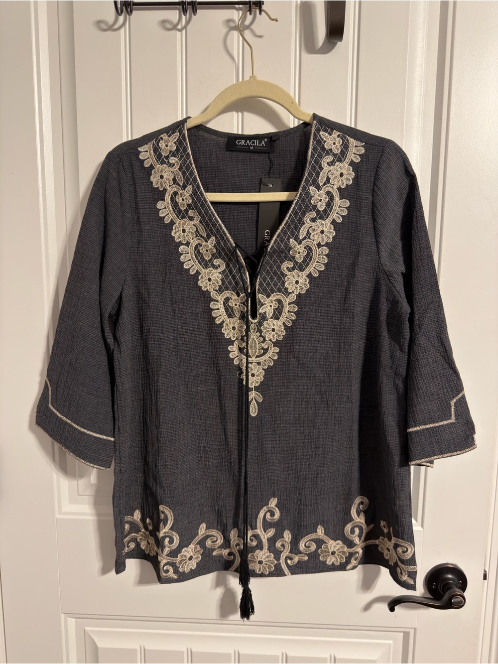 Graciela *New* Women's 3/4 Sleeve Gray V-Neck Top w/Embroidery. Size M
